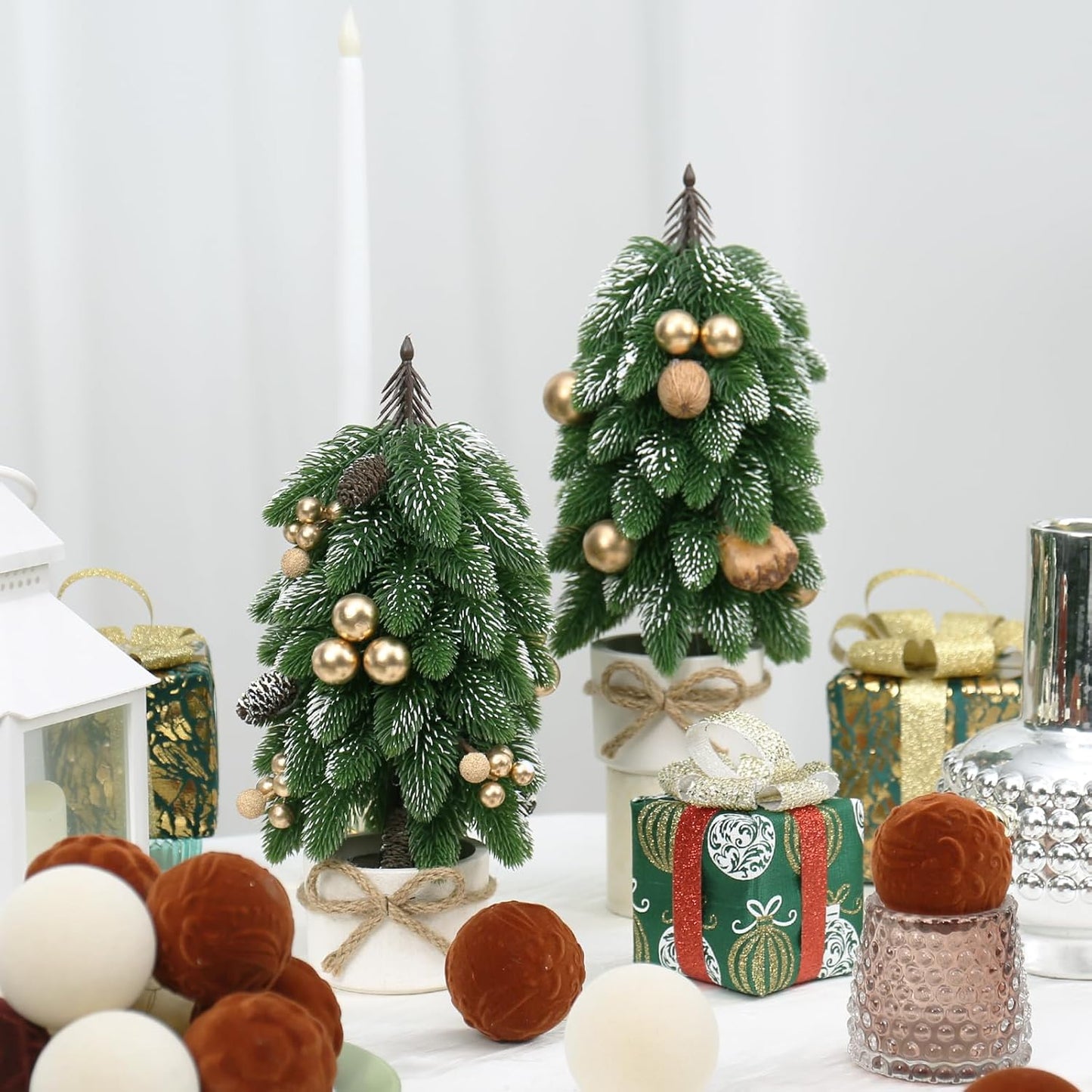2PCS Small Christmas Tree, Artificial Gold Berry Pinecone Mini Tabletop Christmas Tree Decorations, for Wedding Holiday Indoor Xmas Party Decor.