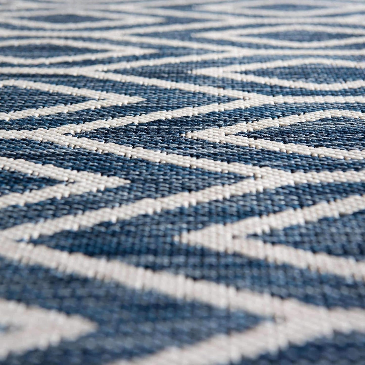 Jill Zarin Outdoor Collection Area Rug - Turks and Caicos (4' Round Blue/Ivory)