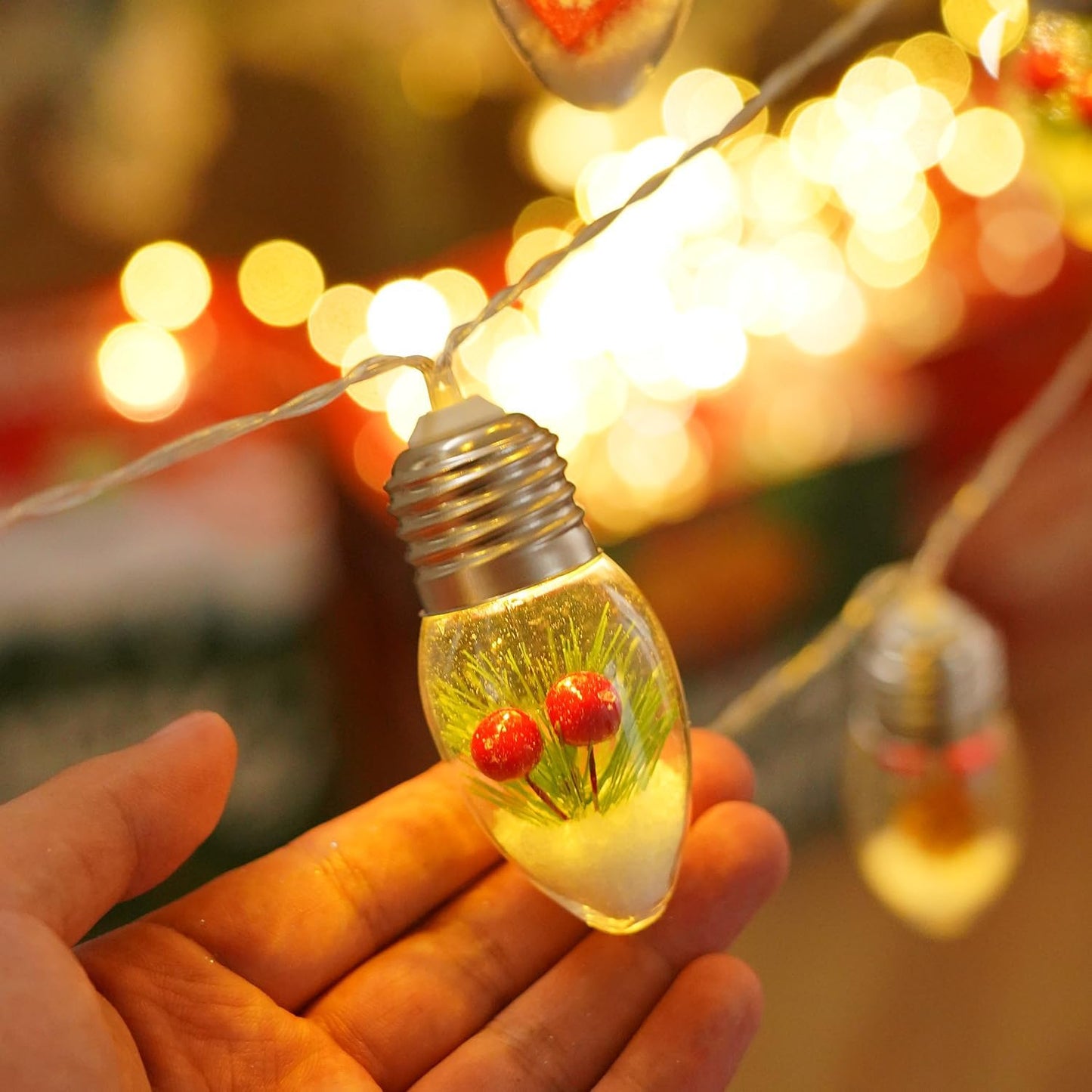 Christmas Lights Indoor, 10 LED Clear Bulbs Christmas Tree Snow Globe String Lights with Berry & Pine Needles for Bedroom, Wedding, Table Decoration, Outdoor Garden Party, Home Party Decorate(6.6FT )