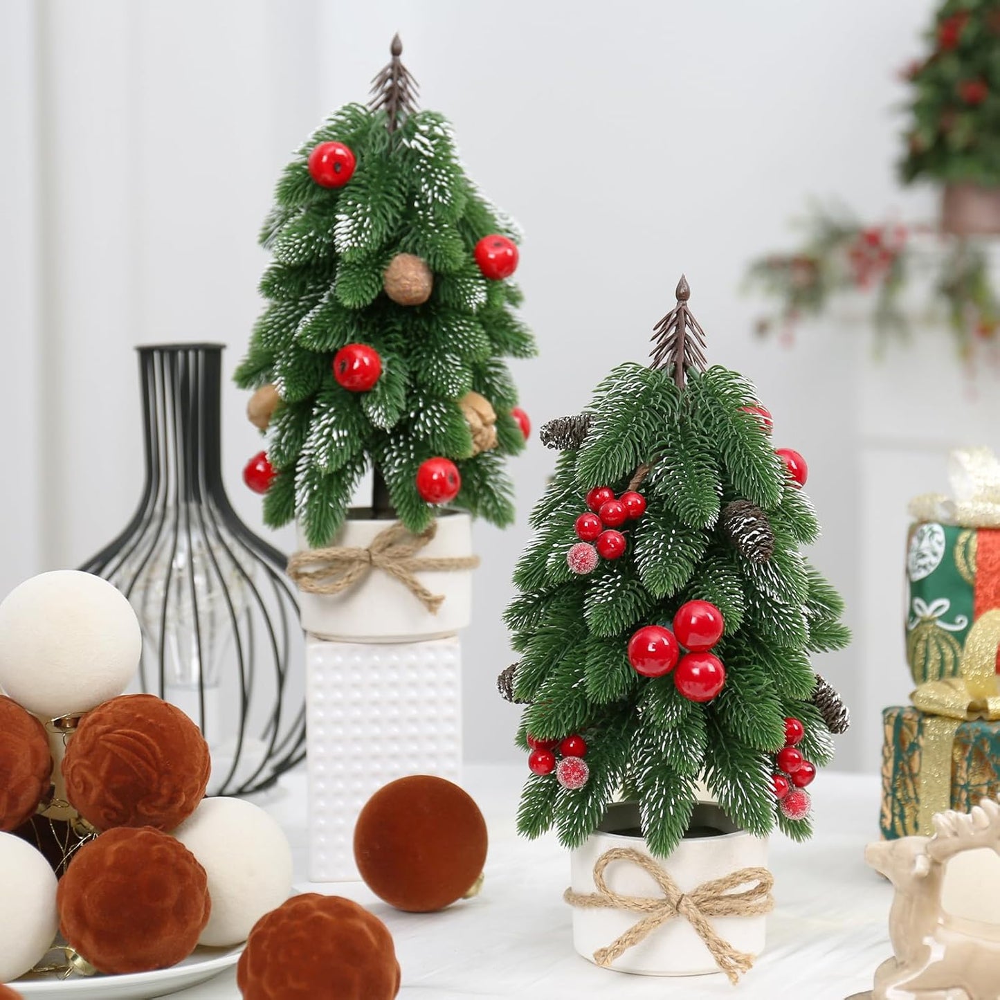 2PCS Small Christmas Tree, Artificial Red Berry Pinecone Mini Tabletop Christmas Tree Decorations, for Wedding Holiday Indoor Xmas Party Decor.