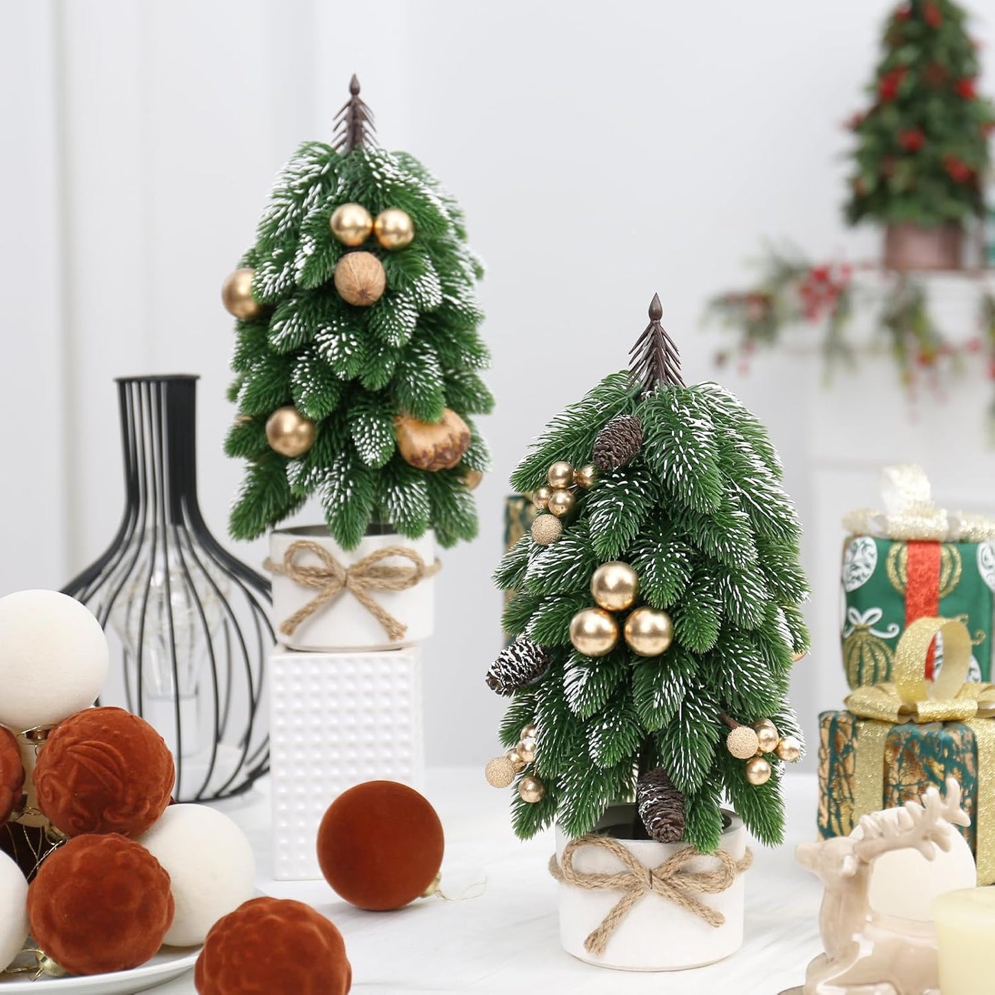2PCS Small Christmas Tree, Artificial Gold Berry Pinecone Mini Tabletop Christmas Tree Decorations, for Wedding Holiday Indoor Xmas Party Decor.