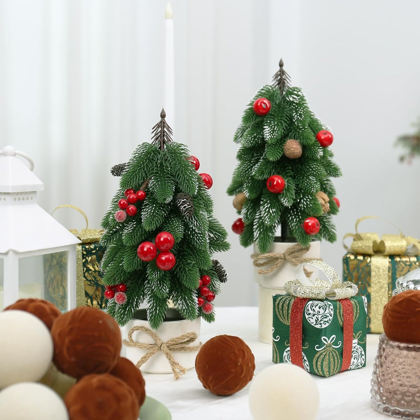 2PCS Small Christmas Tree, Artificial Red Berry Pinecone Mini Tabletop Christmas Tree Decorations, for Wedding Holiday Indoor Xmas Party Decor.