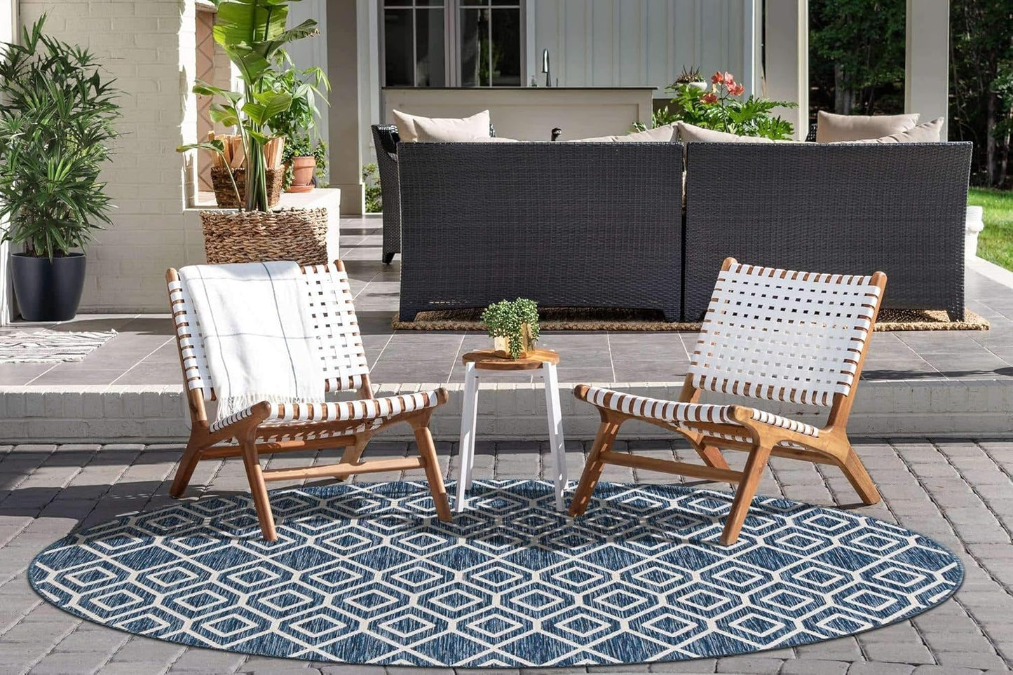 Jill Zarin Outdoor Collection Area Rug - Turks and Caicos (6' 7" Round Blue/Ivory)