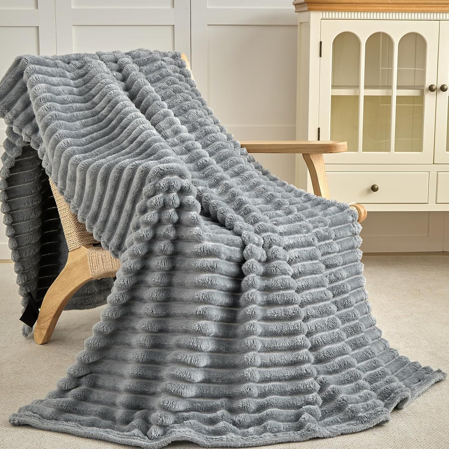 Twin Fleece Blanket for Couch - Super Soft Cozy Throw Blankets for Women,3D Striped Lightweight Blanket for Girls,All Seasons Flannel Blanket，Bed Home Decor，60x80 Inches